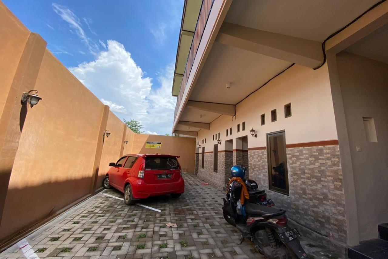 Reddoorz Near Mojokerto Train Station Hotel Exterior foto